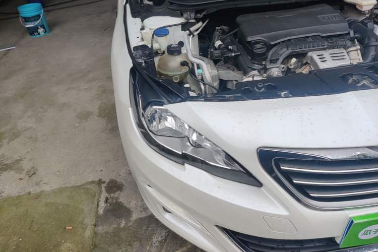 Used Peugeot 408 2015 1.2T Automatic Luxury Edition Right Front Headlight