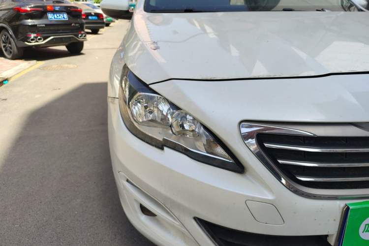 Used Peugeot 408 2015 1.2T Automatic Luxury Edition Right Front Headlight