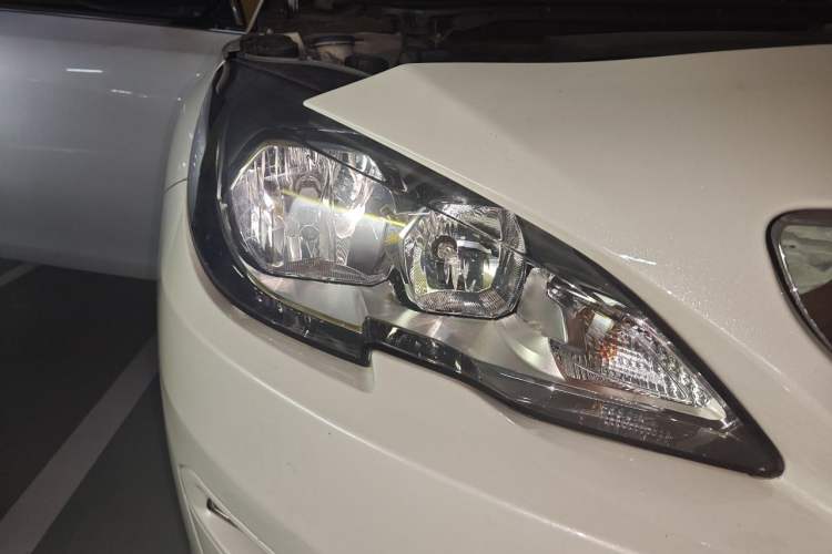 Used Peugeot 408 2015 1.2T Automatic Luxury Edition Right Front Headlight
