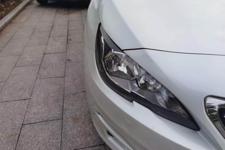 Used Peugeot 408 2015 1.2T Automatic Luxury Edition Right Front Headlight