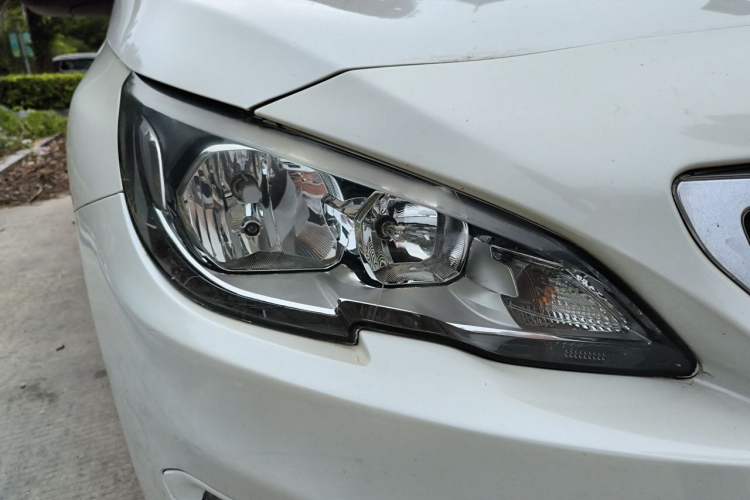 Used Peugeot 408 2015 1.2T Automatic Luxury Edition Right Front Headlight