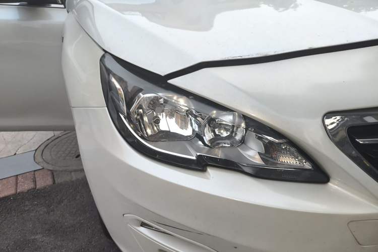 Used Peugeot 408 2015 1.2T Automatic Luxury Edition Right Front Headlight