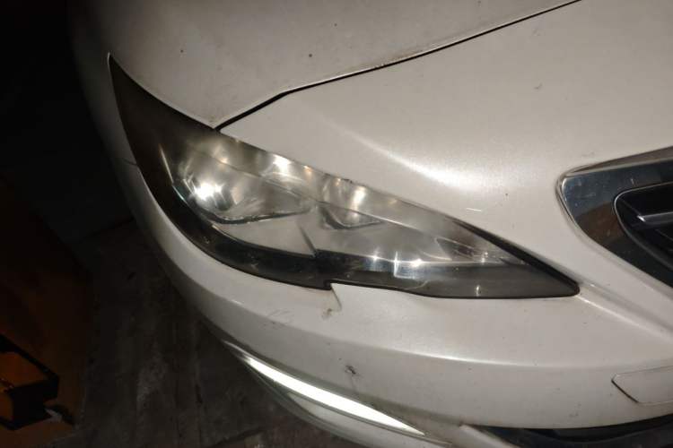 Used Peugeot 408 2015 1.2T Automatic Luxury Edition Right Front Headlight