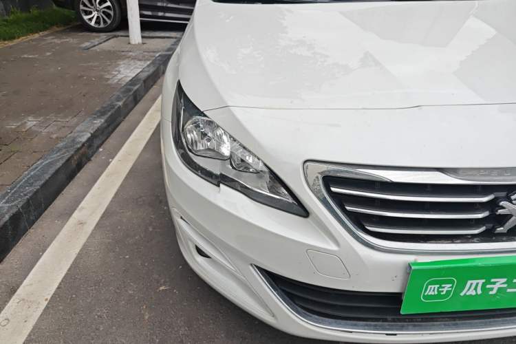 Used Peugeot 408 2015 1.2T Automatic Luxury Edition Right Front Headlight