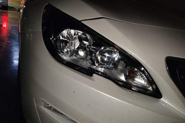 Used Peugeot 408 2015 1.2T Automatic Luxury Edition Right Front Headlight