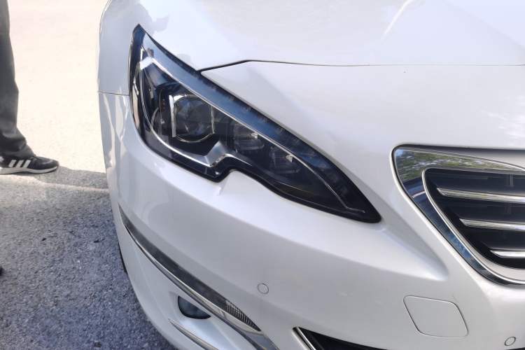 Used Peugeot 408 2015 1.2T Automatic Glory Edition Right Front Headlight