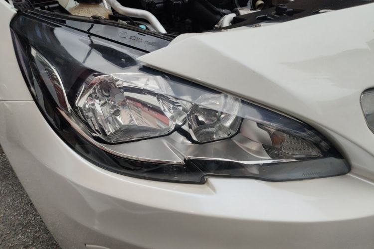 Used Peugeot 408 2015 1.2T Automatic Luxury Edition Right Front Headlight