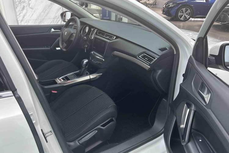 Used Peugeot 408 2015 1.2T Automatic Luxury Edition Right Front Seat