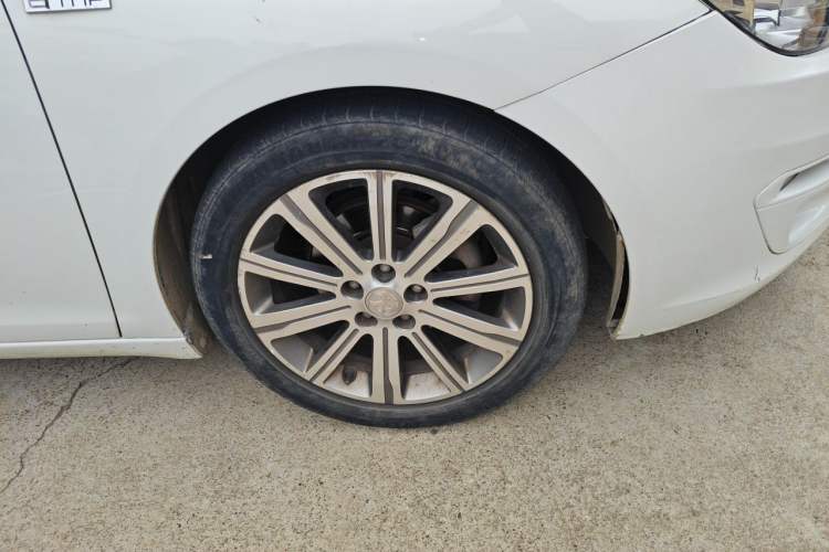 Used Peugeot 408 2015 1.2T Automatic Luxury Edition Right Front Wheel Hub