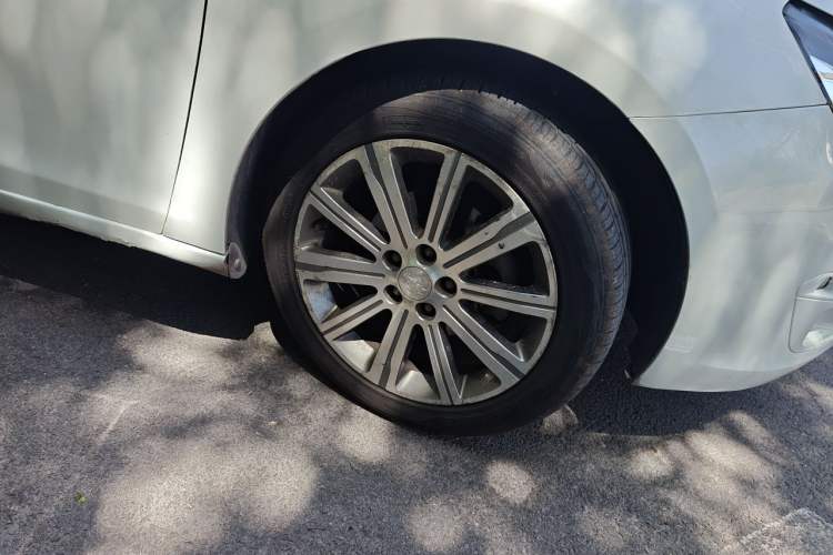 Used Peugeot 408 2015 1.2T Automatic Luxury Edition Right Front Wheel Hub