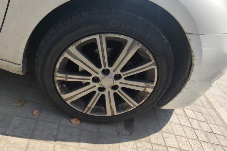 Used Peugeot 408 2015 1.2T Automatic Luxury Edition Right Front Wheel Hub