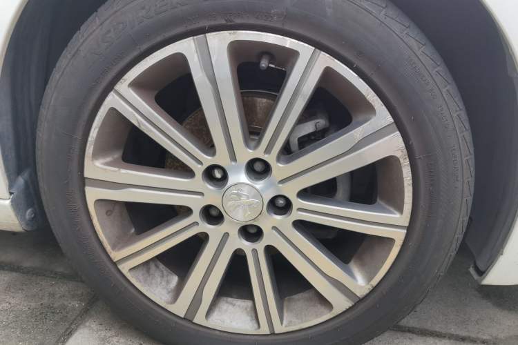 Used Peugeot 408 2015 1.2T Automatic Luxury Edition Right Front Wheel Hub