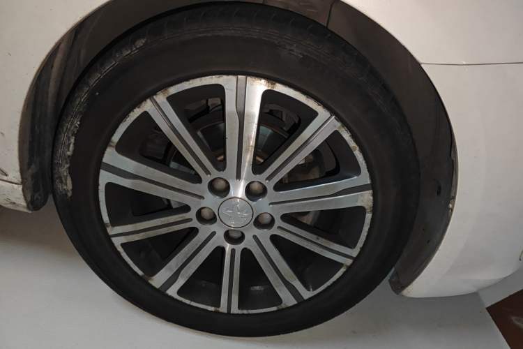 Used Peugeot 408 2015 1.2T Automatic Luxury Edition Right Front Wheel Hub