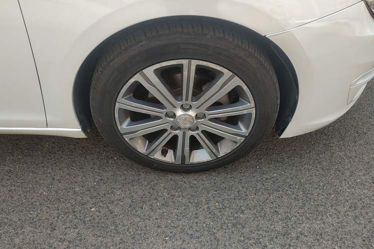 Used Peugeot 408 2015 1.2T Automatic Luxury Edition Right Front Wheel Hub