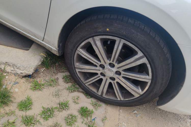 Used Peugeot 408 2015 1.2T Automatic Luxury Edition Right Front Wheel Hub