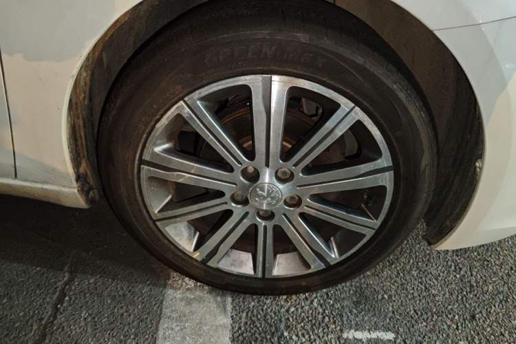 Used Peugeot 408 2015 1.2T Automatic Luxury Edition Right Front Wheel Hub