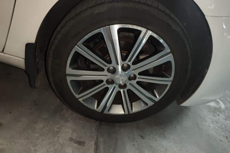 Used Peugeot 408 2015 1.2T Automatic Luxury Edition Right Front Wheel Hub