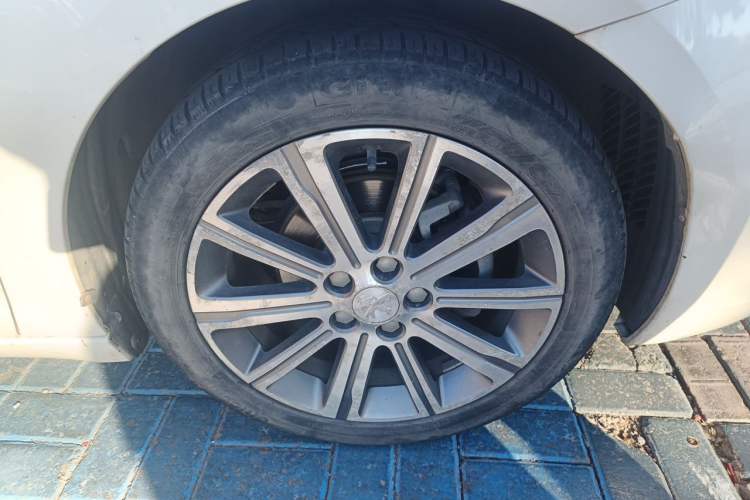 Used Peugeot 408 2015 1.2T Automatic Luxury Edition Right Front Wheel Hub