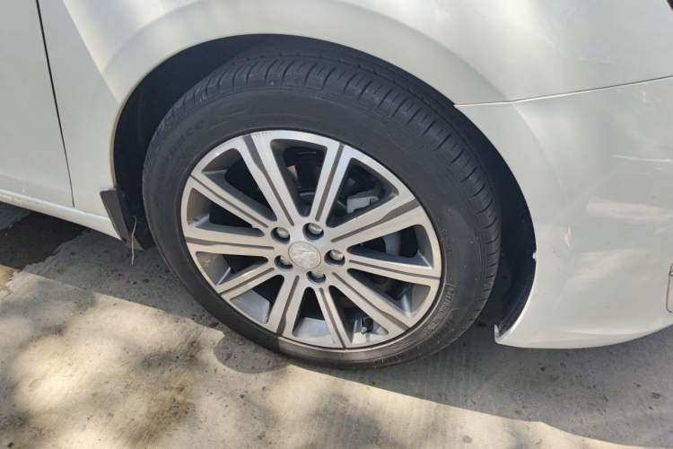 Used Peugeot 408 2015 1.2T Automatic Luxury Edition Right Front Wheel Hub