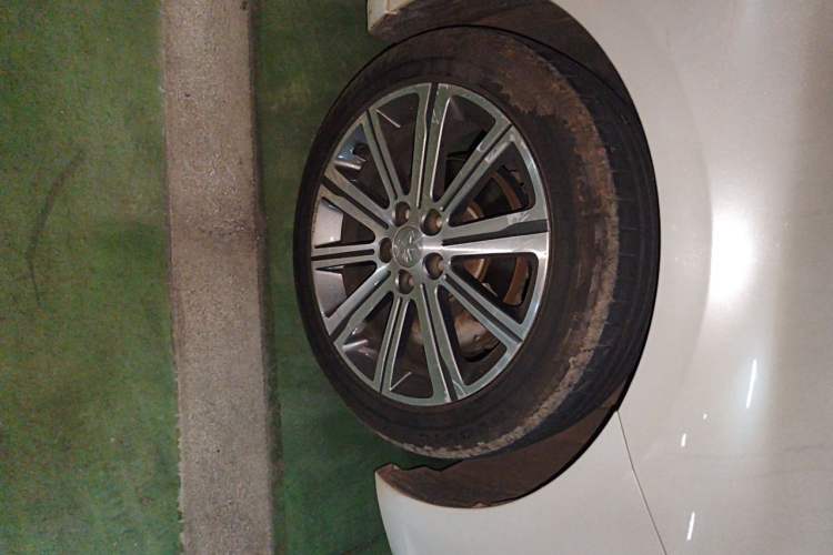 Used Peugeot 408 2015 1.2T Automatic Luxury Edition Right Front Wheel Hub