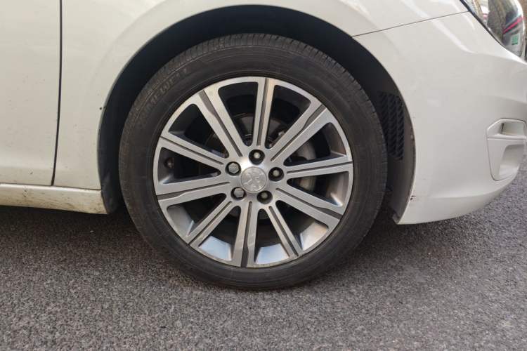 Used Peugeot 408 2015 1.2T Automatic Luxury Edition Right Front Wheel Hub