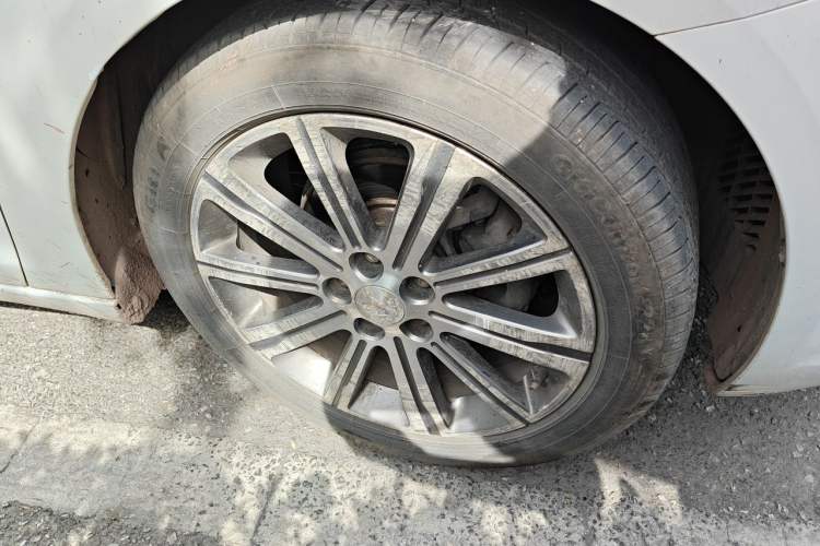 Used Peugeot 408 2015 1.2T Automatic Luxury Edition Right Front Wheel Hub