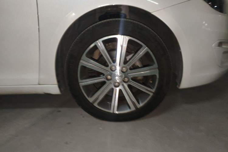 Used Peugeot 408 2015 1.2T Automatic Luxury Edition Right Front Wheel Hub