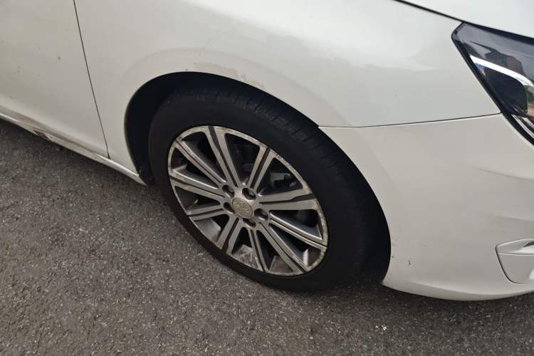 Used Peugeot 408 2015 1.2T Automatic Luxury Edition Right Front Wheel Hub