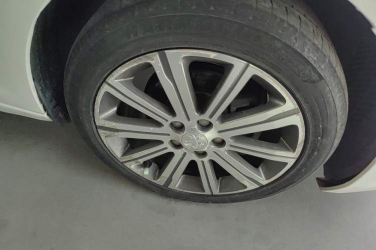 Used Peugeot 408 2015 1.2T Automatic Luxury Edition Right Front Wheel Hub