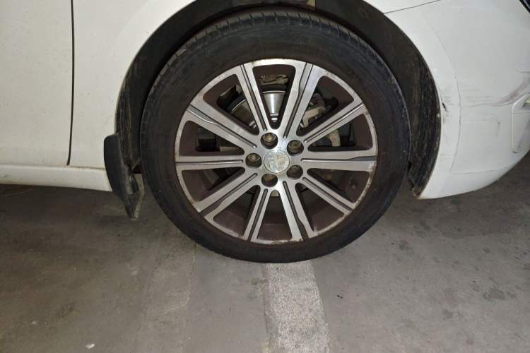 Used Peugeot 408 2015 1.2T Automatic Luxury Edition Right Front Wheel Hub