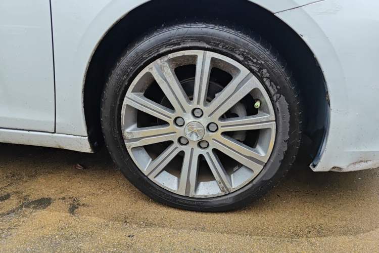 Used Peugeot 408 2015 1.2T Automatic Luxury Edition Right Front Wheel Hub