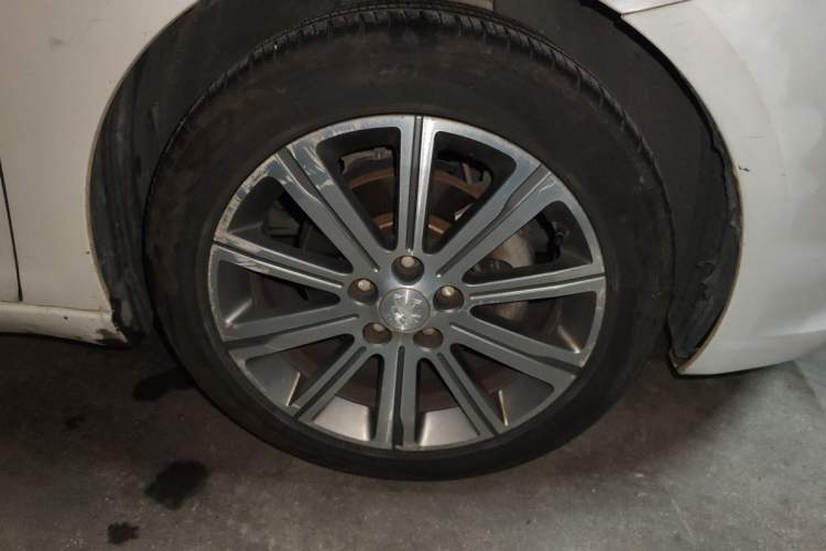 Used Peugeot 408 2015 1.2T Automatic Luxury Edition Right Front Wheel Hub