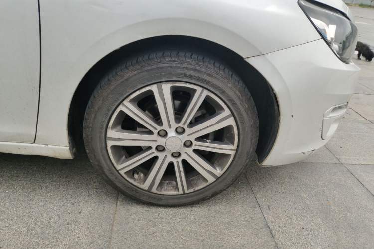 Used Peugeot 408 2015 1.2T Automatic Luxury Edition Right Front Wheel Hub