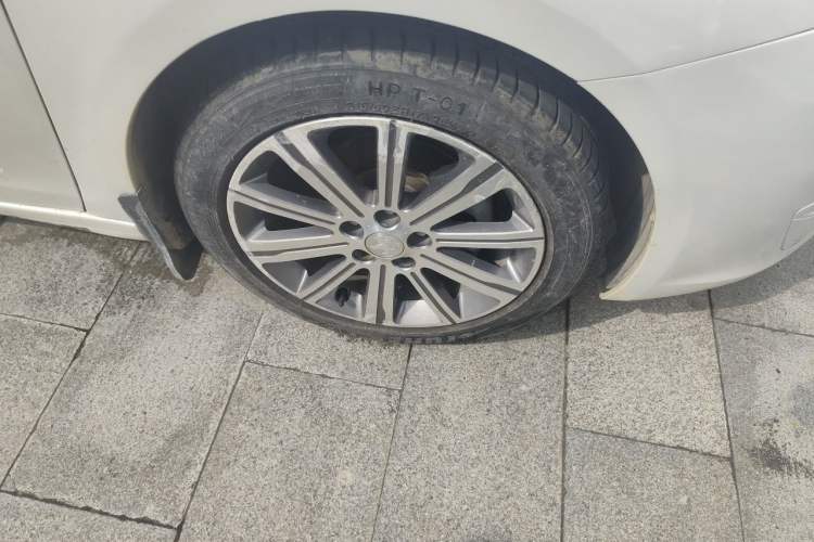 Used Peugeot 408 2015 1.2T Automatic Luxury Edition Right Front Wheel Hub