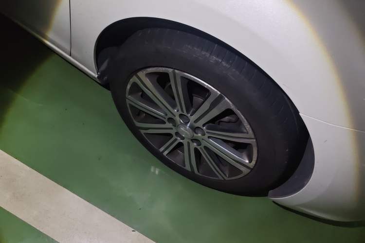 Used Peugeot 408 2015 1.2T Automatic Luxury Edition Right Front Wheel Hub