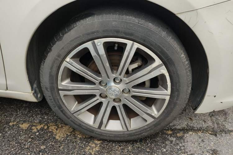 Used Peugeot 408 2015 1.2T Automatic Luxury Edition Right Front Wheel Hub