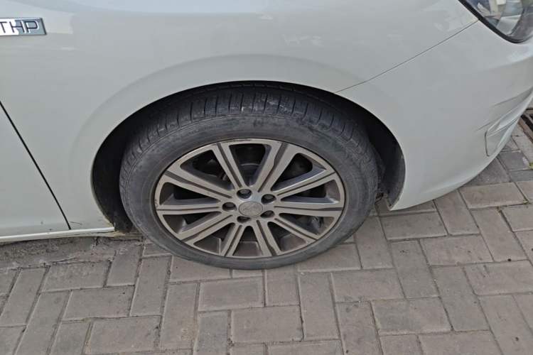 Used Peugeot 408 2015 1.2T Automatic Luxury Edition Right Front Wheel Hub