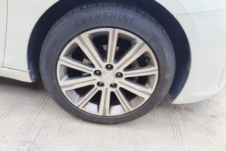 Used Peugeot 408 2015 1.2T Automatic Luxury Edition Right Front Wheel Hub