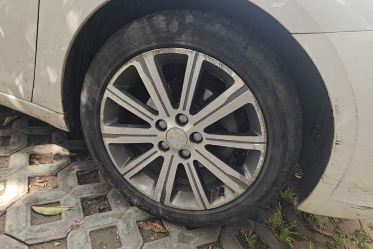 Used Peugeot 408 2015 1.2T Automatic Luxury Edition Right Front Wheel Hub