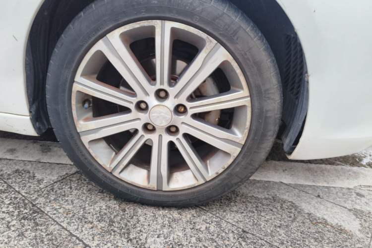 Used Peugeot 408 2015 1.2T Automatic Luxury Edition Right Front Wheel Hub