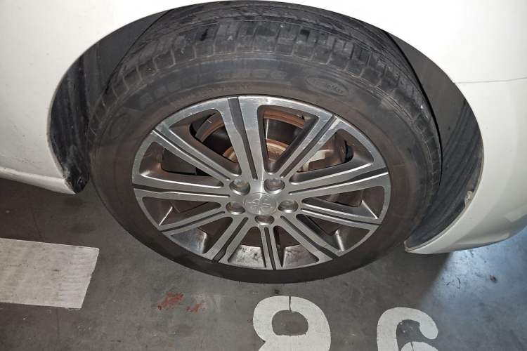 Used Peugeot 408 2015 1.2T Automatic Luxury Edition Right Front Wheel Hub