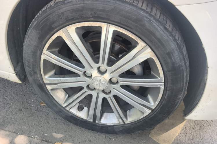 Used Peugeot 408 2015 1.2T Automatic Luxury Edition Right Front Wheel Hub