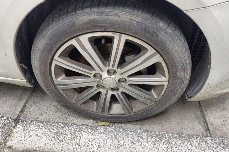 Used Peugeot 408 2015 1.2T Automatic Luxury Edition Right Front Wheel Hub