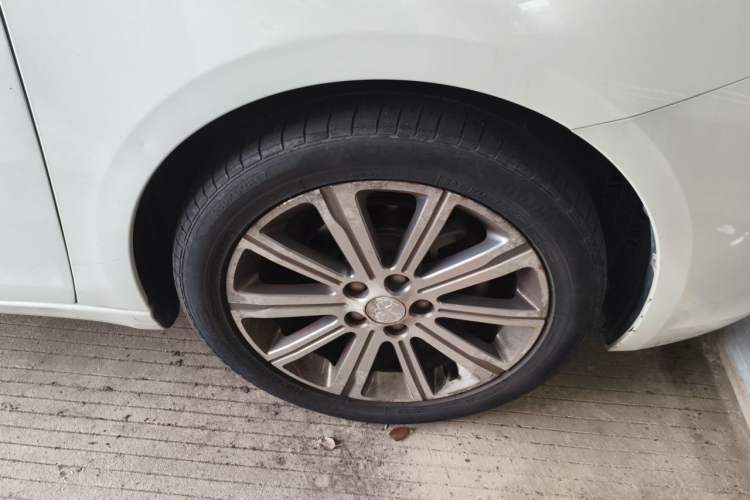 Used Peugeot 408 2015 1.2T Automatic Luxury Edition Right Front Wheel Hub