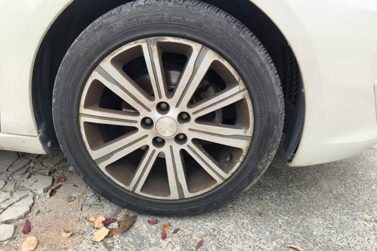 Used Peugeot 408 2015 1.2T Automatic Luxury Edition Right Front Wheel Hub