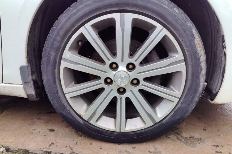Used Peugeot 408 2015 1.2T Automatic Luxury Edition Right Front Wheel Hub