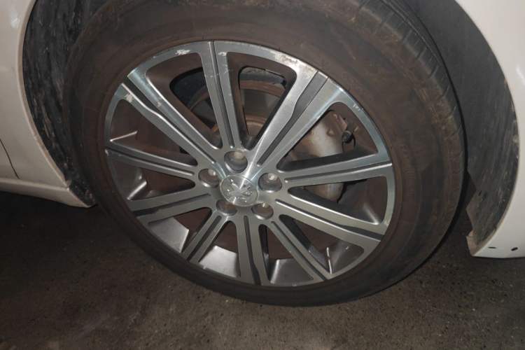 Used Peugeot 408 2015 1.2T Automatic Luxury Edition Right Front Wheel Hub