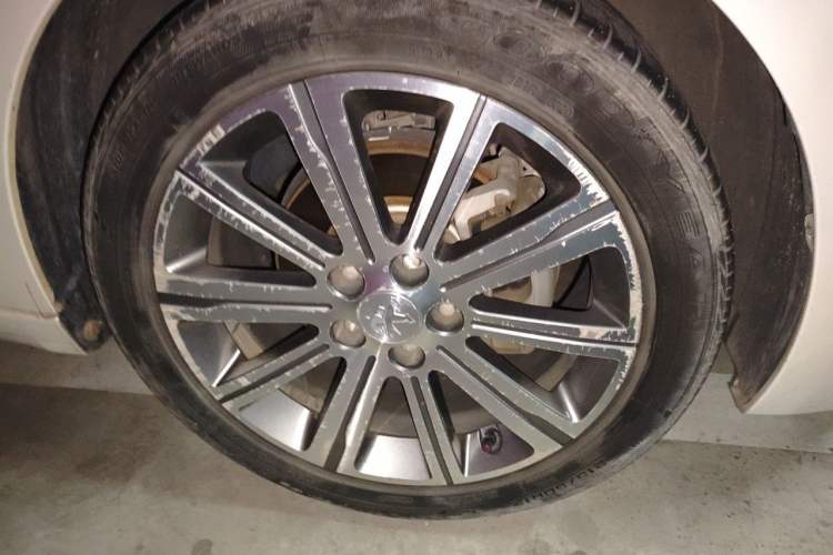Used Peugeot 408 2015 1.2T Automatic Luxury Edition Right Front Wheel Hub
