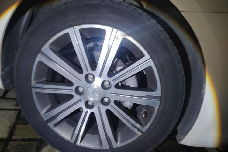 Used Peugeot 408 2015 1.2T Automatic Luxury Edition Right Front Wheel Hub