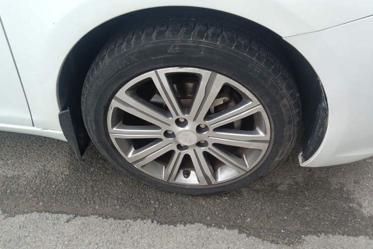 Used Peugeot 408 2015 1.2T Automatic Luxury Edition Right Front Wheel Hub